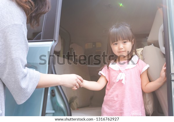 Child and mother\
driving