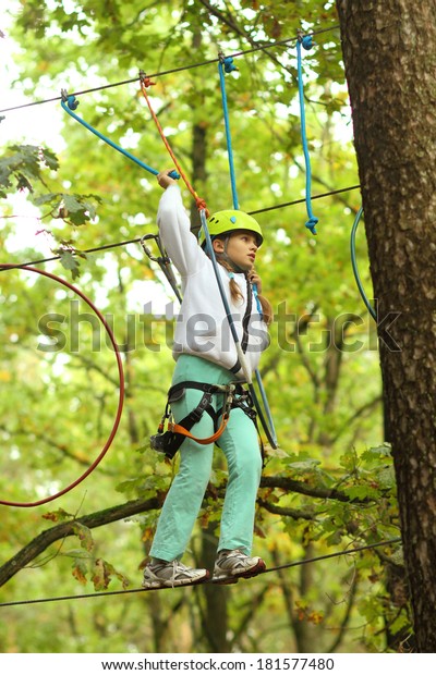 Child in the outfit\
climber climbs trees