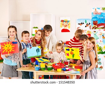 17,254 Child Holding Painting Images, Stock Photos & Vectors | Shutterstock