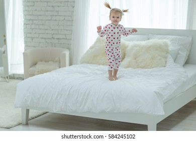 37,050 Little girls in pajamas Images, Stock Photos & Vectors ...