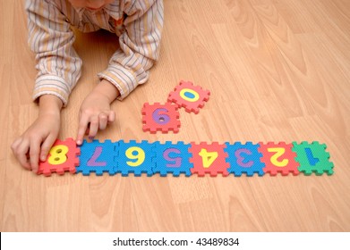 child playing with numbers