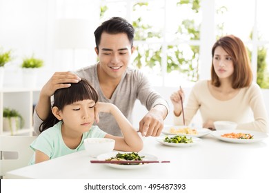 Child Refuses To Eat While Family Dinner 