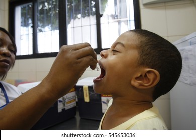 Child Is Seen Receiving The Polio Vaccine Dose In The City Of Salvador (BA), BRAZIL - September 24, 2016. 




