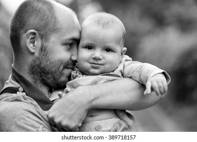 Child Sits On Dads Shoulder Smiling Stock Photo 389718133 | Shutterstock