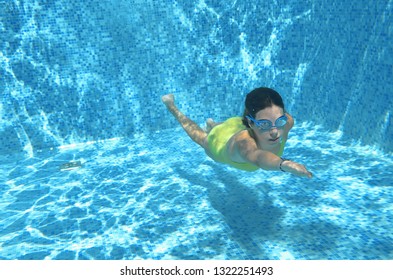 Child Swims Swimming Pool Underwater Happy Stock Photo 1322251493 ...