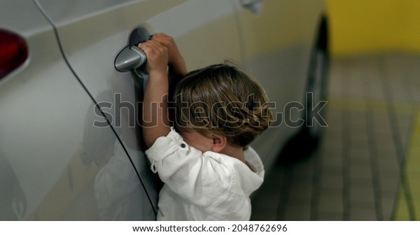 Child unable to open\
car door, car safety
