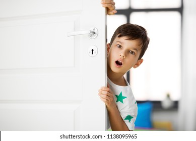 987 Peeking behind door Images, Stock Photos & Vectors | Shutterstock