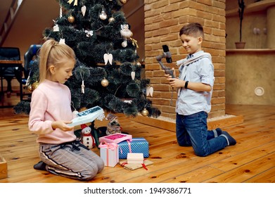 Children Bloggers Records Christmas Vlog On Phone