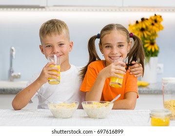 13,459 Family Drink Orange Juice Images, Stock Photos & Vectors ...