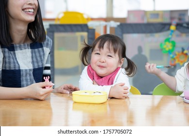 Children Eating Lunch In The Classroom