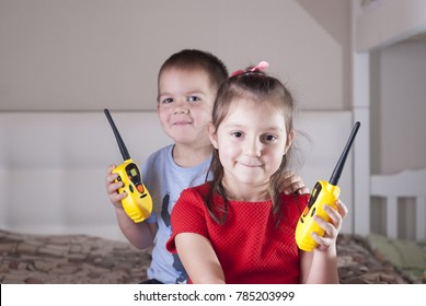 992 Walkie talkie kids Images, Stock Photos & Vectors | Shutterstock