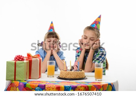 Children at the holiday table are waiting for the holiday cake