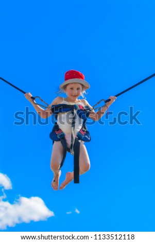 Similar – Kinder haben Spaß beim Nonstop-Springen.