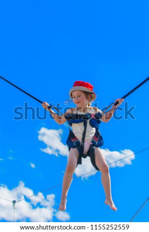 Similar – Kinder haben Spaß beim Nonstop-Springen.