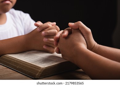 Children Praying With Mother At Home, Family Pray Together, Online Group Worship, World Day Of Prayer, International Day Of Prayer, Hope, Gratitude, Thankful, Trust