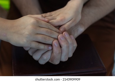 Children Praying With Parent At Home, Family Pray Together, Online Group Worship, World Day Of Prayer,international Day Of Prayer, Hope, Gratitude, Thankful, Trust