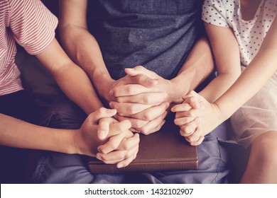 Children Praying With Their Father Parent At Home, Family And Kids Pray, Praying Hands, Online Group Worship, World Day Of Prayer,international Day Of Prayer, Hope, Gratitude, Thankful, Trust Concept