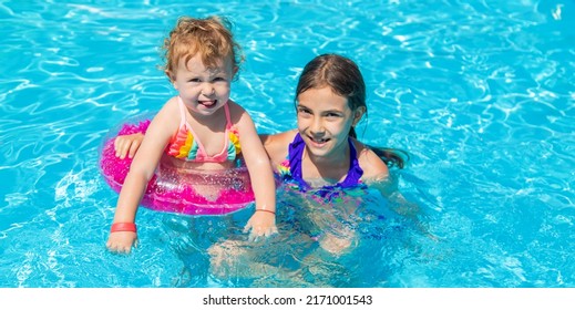 Children Swims Pool Circle Selection Focus Stock Photo 2171001543 ...