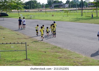 Children Are Walking In The Field Of January 23, 2022, Yogyakarta, Indonesia Bangunan Stadion Sultan Agung Di Bantul Untuk Bermain Sepakbola Dan Olah Raga