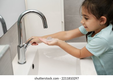 Children Wash Grown Crystal. Chemical Experiment On Growing Crystals In Home.