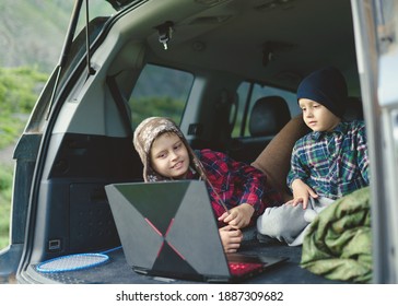 Children Watching Movies In The Car