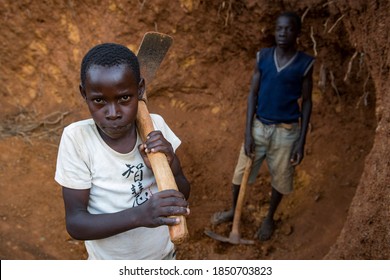 Childrend working in the bush in Soroti Uganda on March 13th 2018