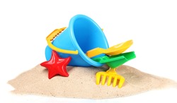 Dětské Plážové Hračky A Písek Izolované Na Bílé