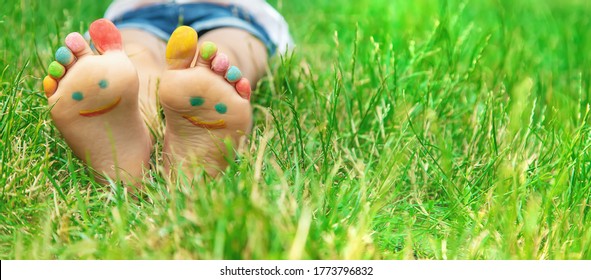 Kids feet in grass Images, Stock Photos & Vectors | Shutterstock