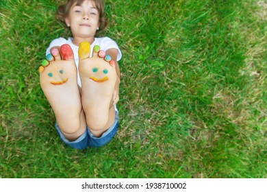 Childrens Feet Pattern Paints Smile On Stock Photo 1938710002 ...