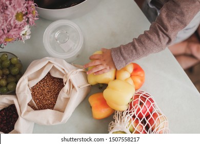 Children's Hand And Net Bags With Vegetables And Apples, Linen Bags For Products, Zero Waste Concept And Alternative To Plastic Bags, Bright Kitchen, Choice