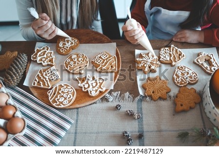 Children's master class on cooking and decorating Christmas cookies.