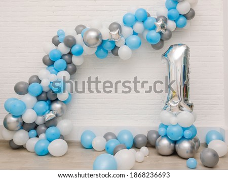 children's photo zone with blue balloons
