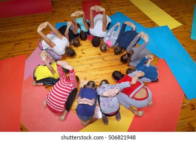 childrens set in round