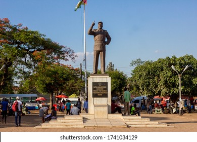 Chimoio, Mozambique: May 01 2019: Samora Machel Statue In Independence Square In Chimoio. Text Says In Portuguese: 