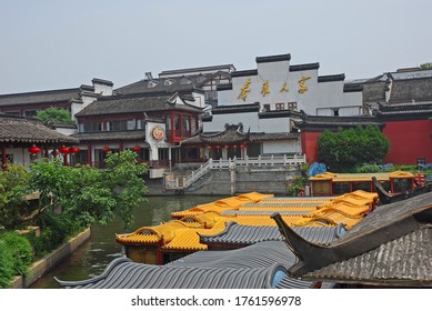 CHINA, NANJING – MAY 20, 2007:  The Qin Huai River Near The Confucius Temple. The Place Is A Great Tourists Attraction.