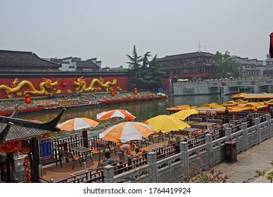 CHINA, NANJING – MAY 20, 2007:  The Qin Huai River Near The Confucius Temple. The Place Is A Great Tourists Attraction.