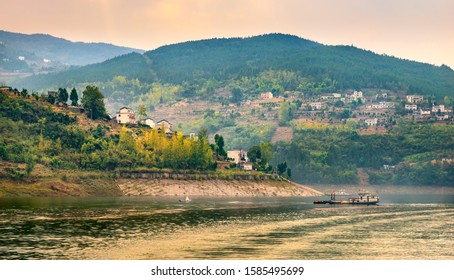 China's Three Gorges - Wuxia, A Village By The River.