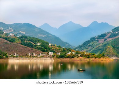 China's Three Gorges - Wuxia, A Village By The River.