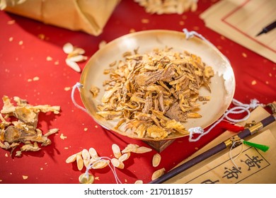 Chinese ancient traditional Chinese herbal medicine Angelica is placed on the weighing pan，