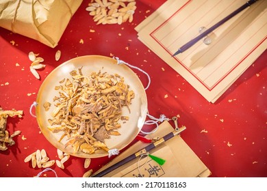 Chinese ancient traditional Chinese herbal medicine Angelica is placed on the weighing pan，