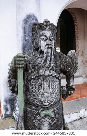 Chinese art statue In front of the interior door Phra Pathom Chedi Temple It is the largest stupa in Thailand.