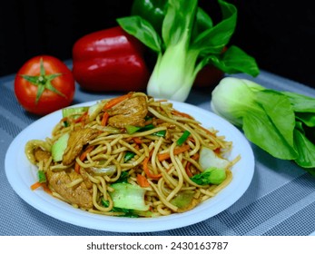Chinese Chicken Chow Mein 鸡肉炒面