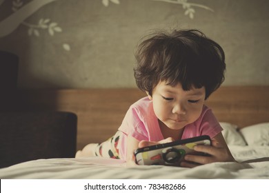 Kids Mobile Addiction Images Stock Photos Vectors Shutterstock