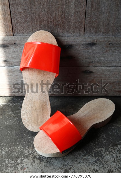 chinese clogs