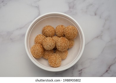 Chinese Fried Sesame Dessert Balls (Jian Dui)