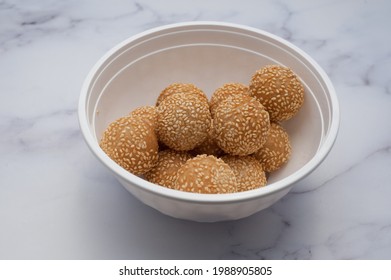 Chinese Fried Sesame Dessert Balls (Jian Dui)