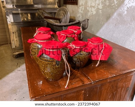 Chinese liquor in ancient jars Prototypical alcohol making in China dates back to as early as the Neolithic Age with archaeological discoveries of alcoholic beverage containers belonging to that perio
