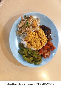 chinese mixed vegetable rice, a common term in singapore. It provides an economical food option especially to the low and middle classes. 