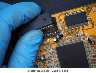 Chip that plugs into socket on electronic circuit board. 28 pins Integrated Circuit removed from socket on motherboard.