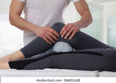 Chiropraktik, Osteopathie. Heiltherapeut am weiblichen Bein . Alternative Medizin, Physiotherapie, Rehabilitation von Sportverletzungen